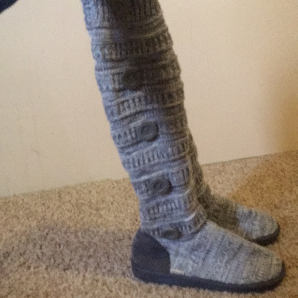 MukLuks Knee high knitted boots